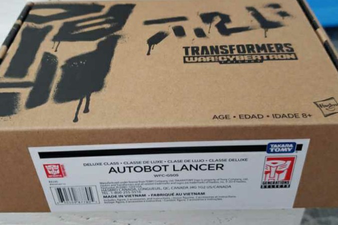 Transformers WFC Generations Selects Lancer WFC-GS05 - Takara Tomy (Generation Selects) action figure collectible [Barcode 630509877805] - Main Image 3