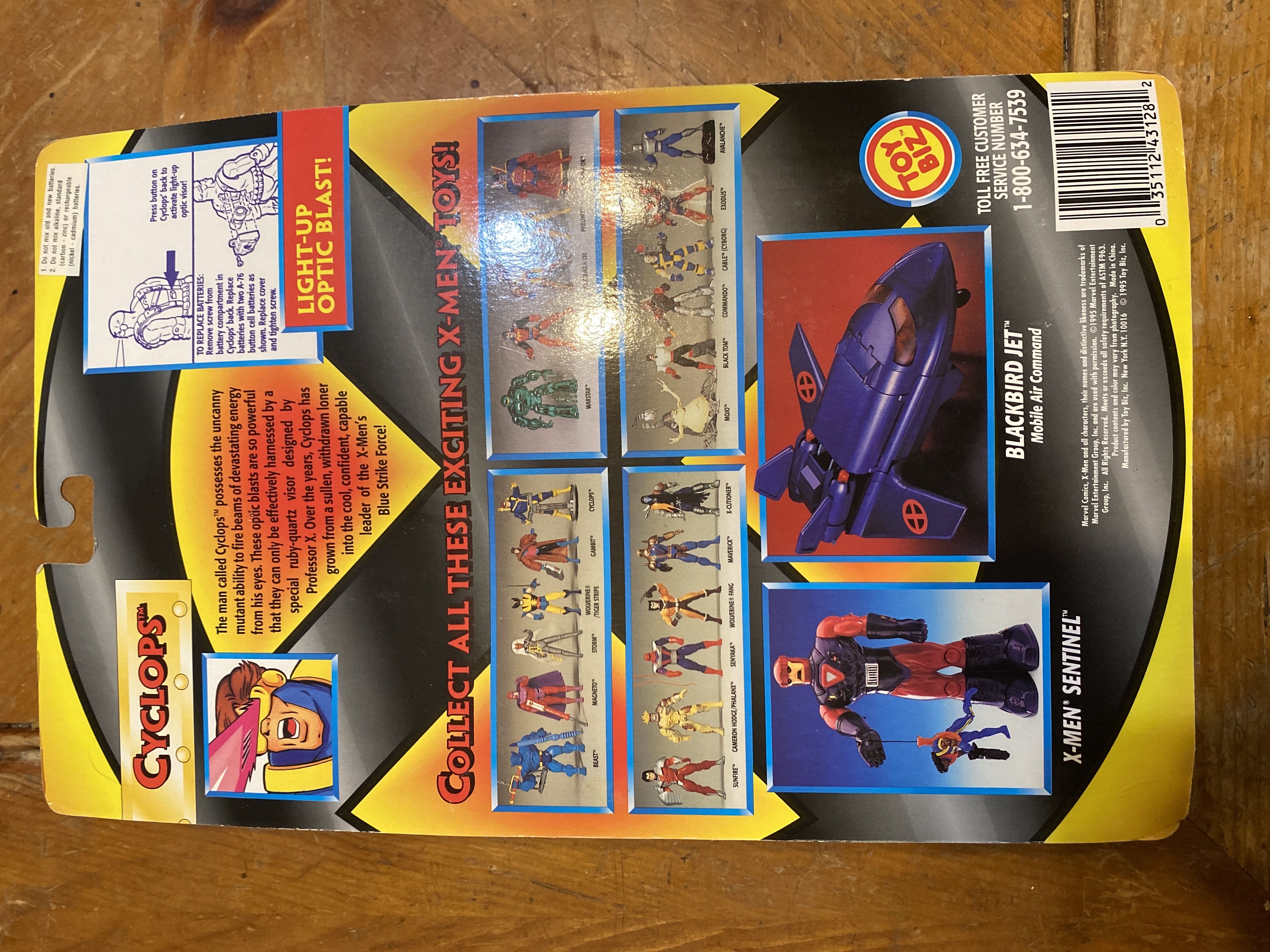 X-Men: Classics - Toy Biz (Cyclops) action figure collectible [Barcode 035112431282] - Main Image 2