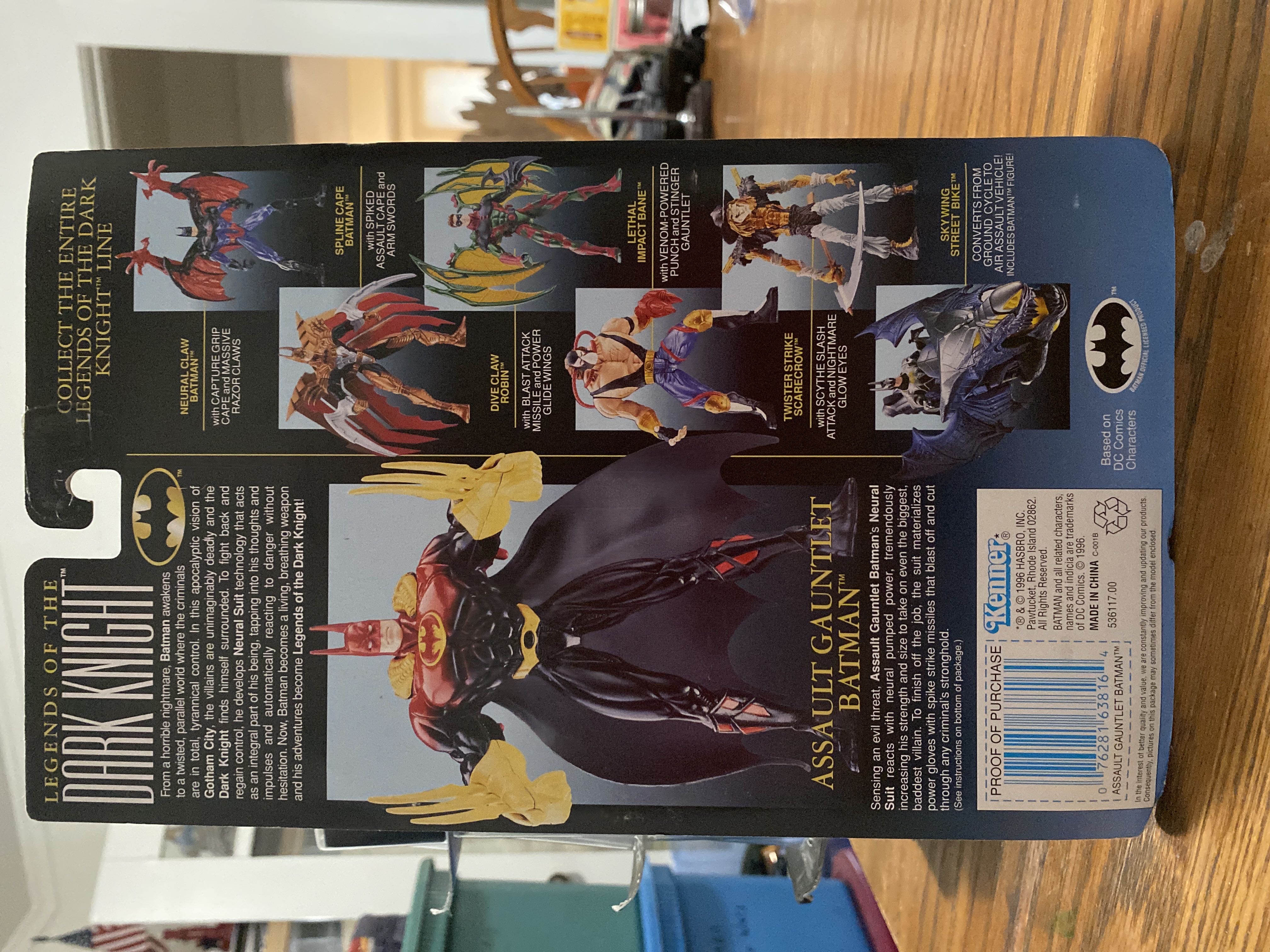 Legends Of The Dark Knight: Assault Gauntlet Batman - Hasbo / Kenner (Premium Collector Series) action figure collectible [Barcode 076281638164] - Main Image 2