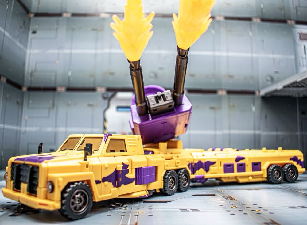 Transformers G2 Onslaught - Hasbro Takara Tomy (Transformers Generation 2) action figure collectible - Main Image 7