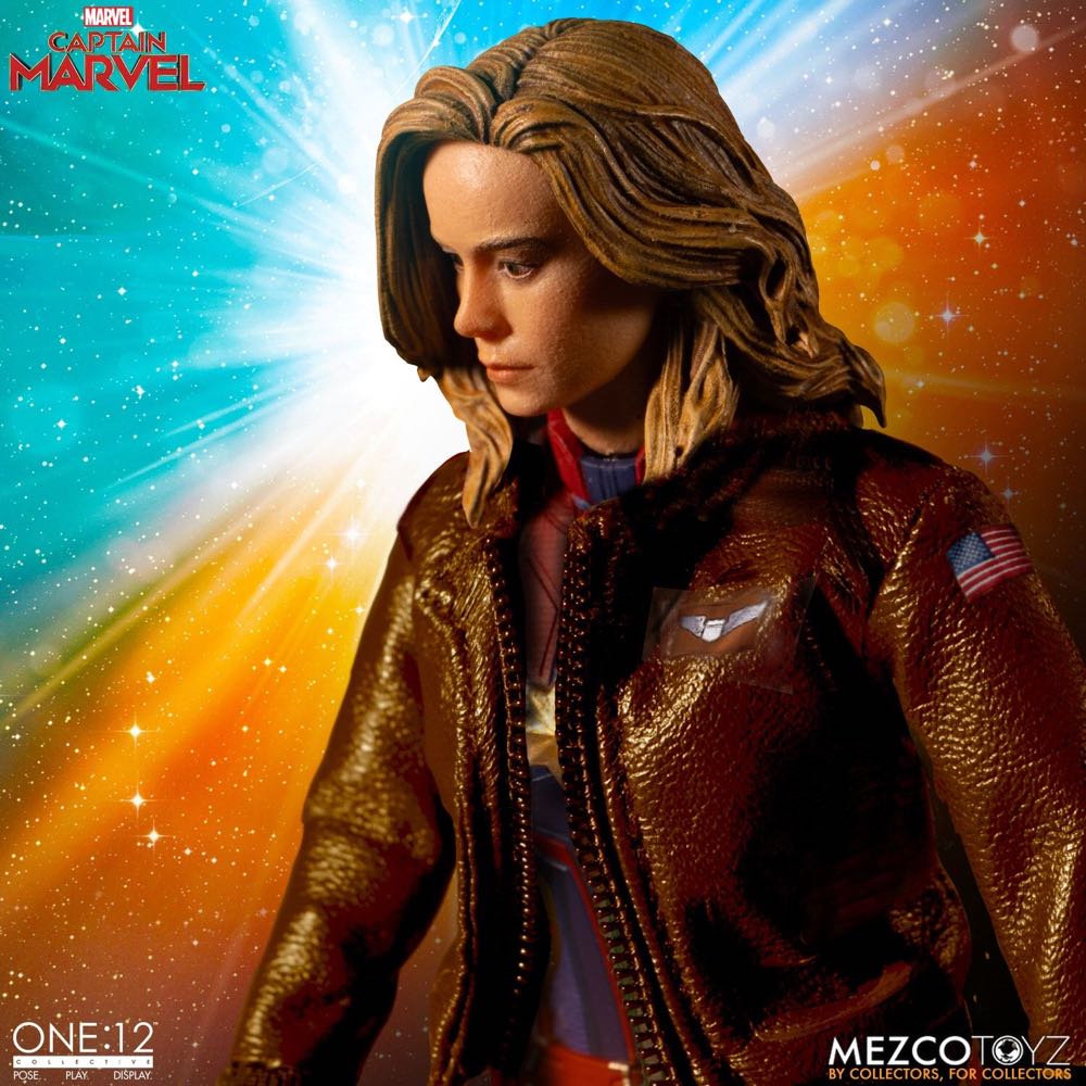 Mezco One:12 Collective Captain Marvel - Mezco Toys (Captain Marvel) action figure collectible [Barcode 696198766707] - Main Image 4