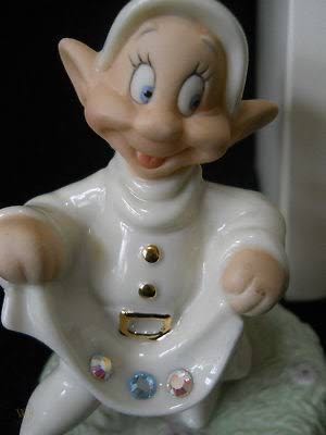 Snow White Dopey - Lenox (Disney Showcase Collection) action figure collectible - Main Image 2