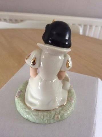 Snow White - Lenox (Disney Showcase Collection) action figure collectible - Main Image 2