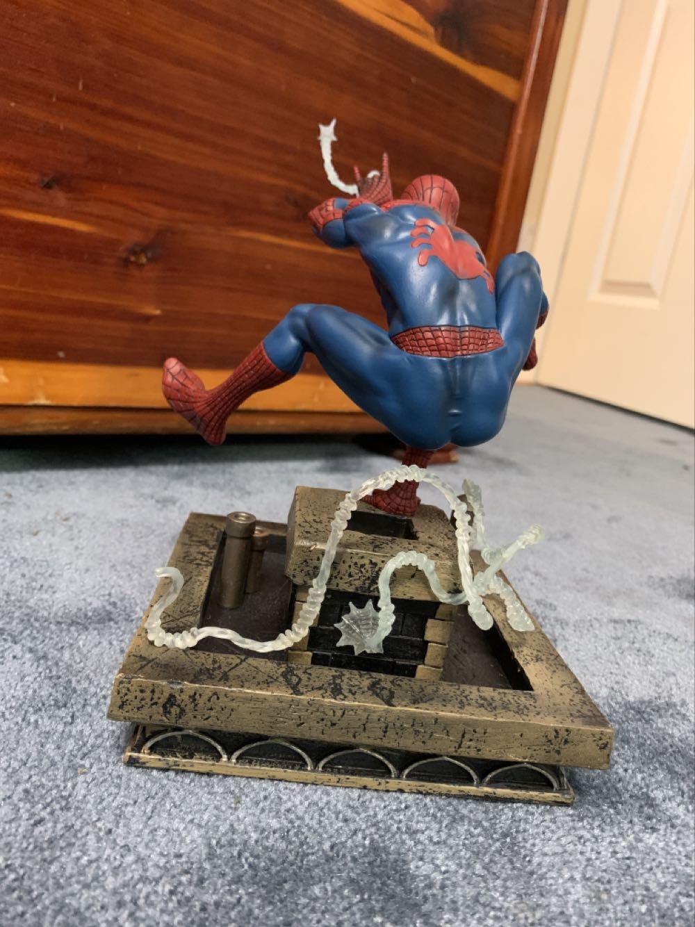 Spider-Man: Diamond Select PVC Statue - Diamond Select Toys (Classic Spiderman) action figure collectible [Barcode 699788829240] - Main Image 2