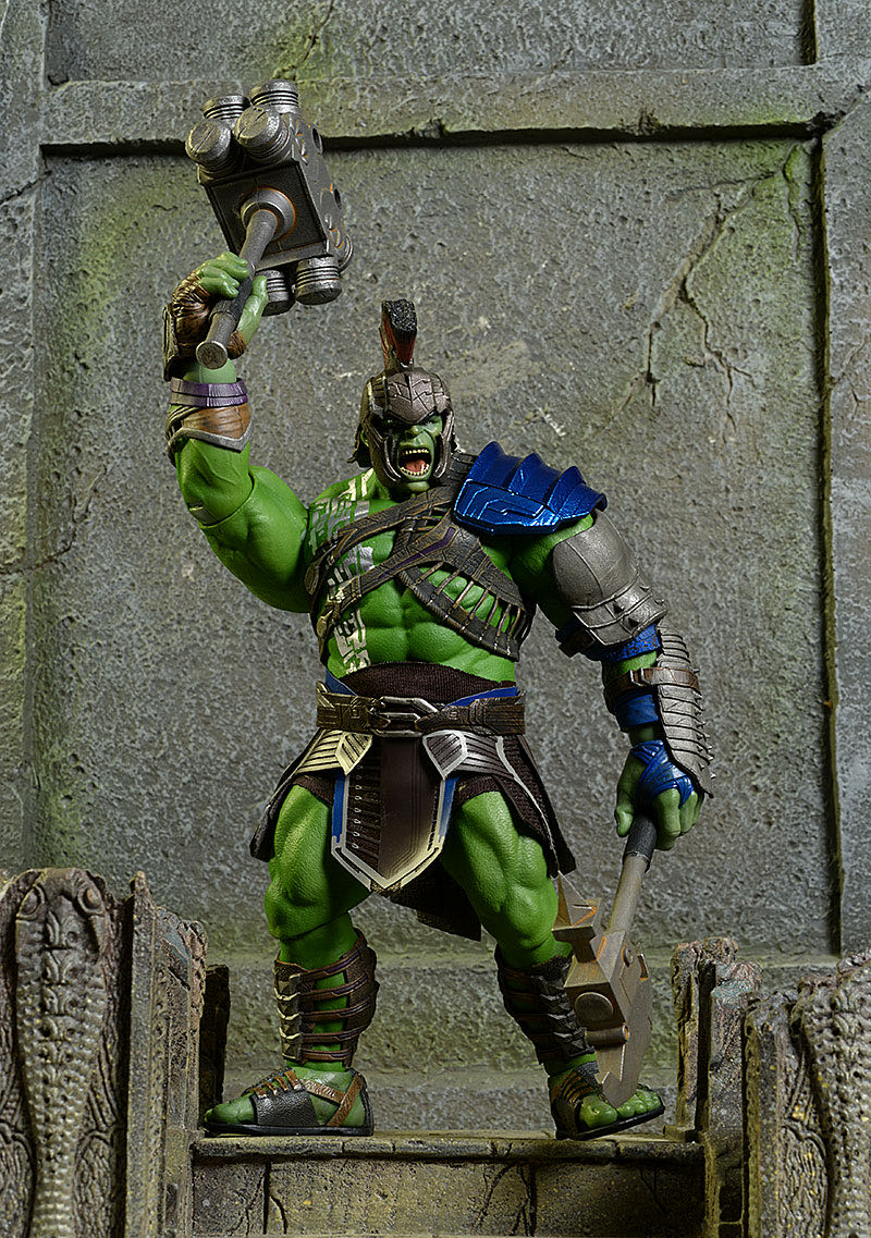 Mezco One: The Hulk - One:12 Collective By Mezco Toyz action figure collectible - Main Image 3