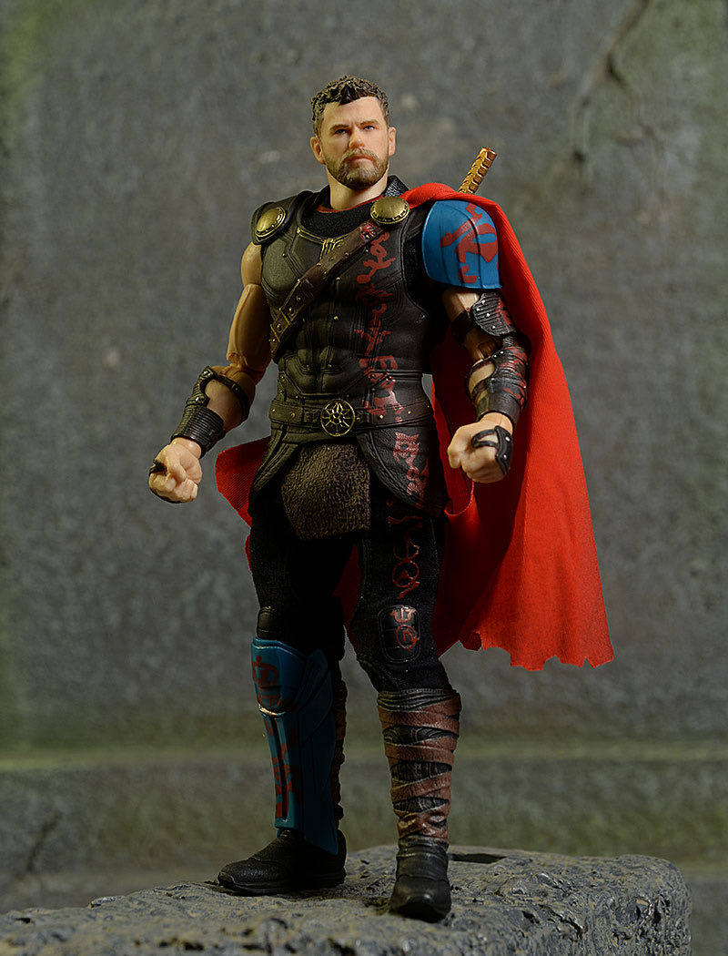 Mezco Marvel Thor Ragnorak - One:12 Collective By Mezco Toyz action figure collectible - Main Image 3