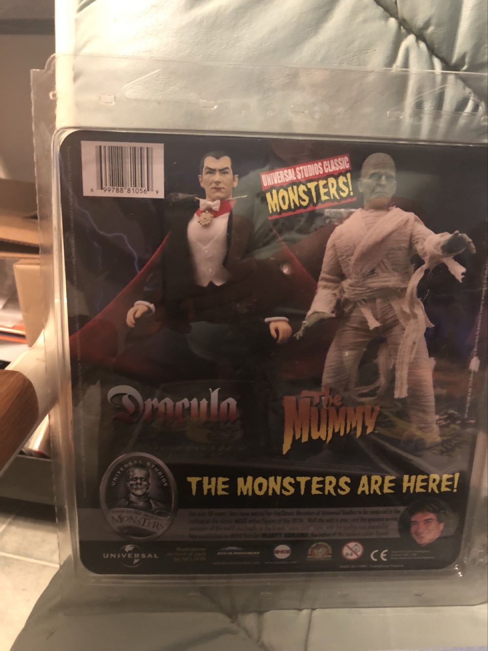 Universal Monsters Dracula Retro Cloth 8” Figure - Diamond Select Toys (Universal Monsters) action figure collectible [Barcode 699788810569] - Main Image 2