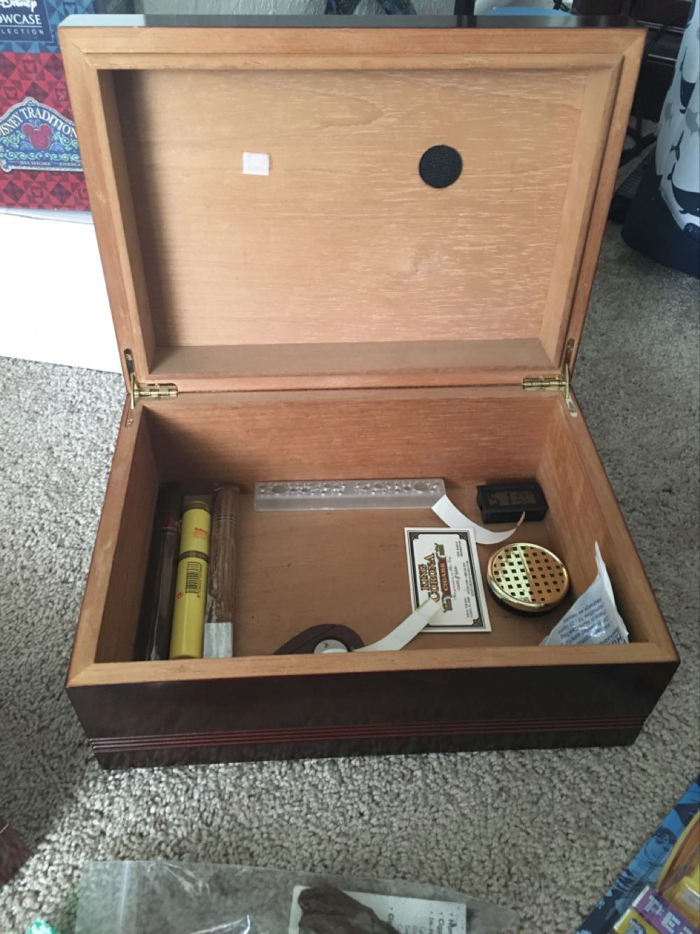 Humidor  action figure collectible [Barcode 689674048763] - Main Image 2