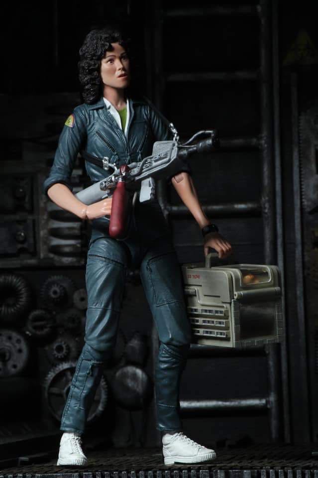 Ripley (Jumpsuit) - Neca (Alien) action figure collectible [Barcode 634482515945] - Main Image 3