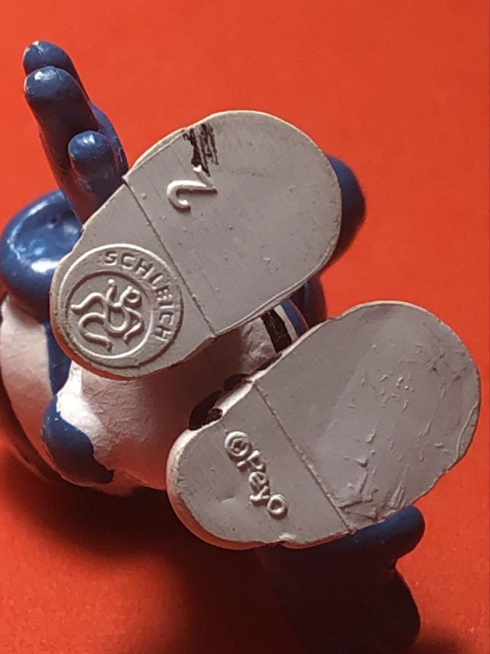 2.0010 Prisoner Smurf - Schleich action figure collectible - Main Image 2