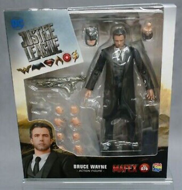 Mafex No. 076 - Bruce Wayne (Justice League) - Medicom Toys / Mafex (Justice League) action figure collectible [Barcode 4530956470764] - Main Image 2