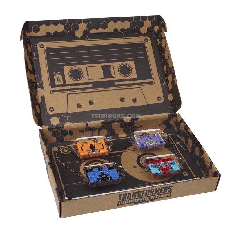 Transformers WFC Generations Selects: Soundwave Spy Patrol - Hasbro (Transformers Earthrise) action figure collectible [Barcode 630509949533] - Main Image 3