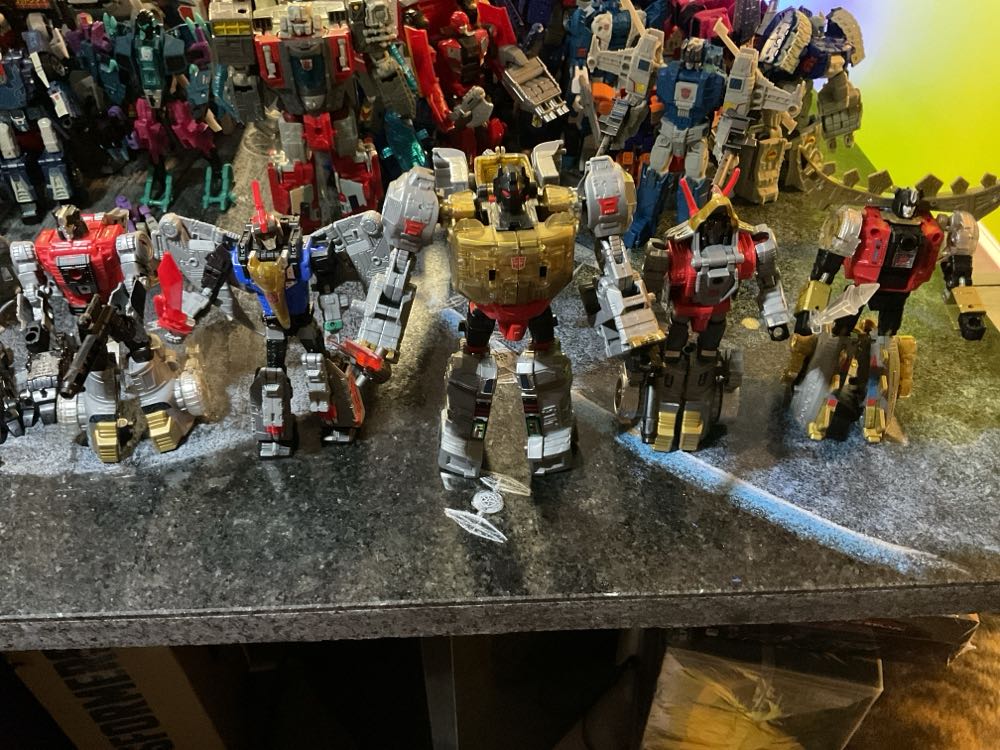 Volcanius Transformers Power Of The Primes - Hasbro action figure collectible - Main Image 3