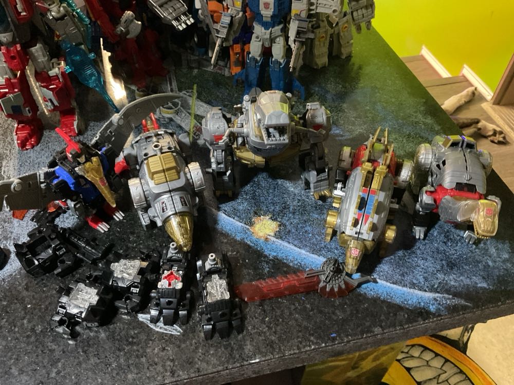 Volcanius Transformers Power Of The Primes - Hasbro action figure collectible - Main Image 4