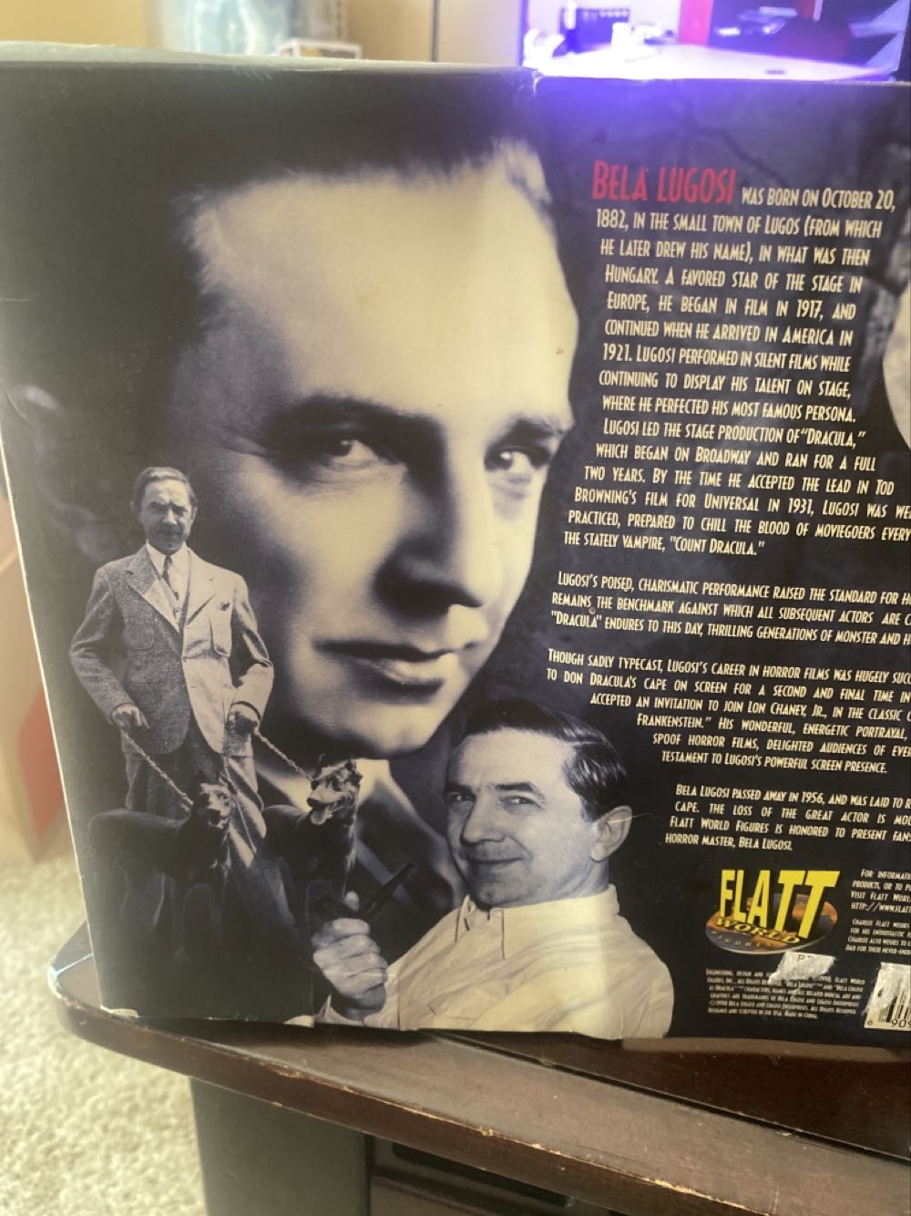 Flatt World - Bela Lugosi As Dracula - Flatt World (Universal Monsters) action figure collectible [Barcode 690951100012] - Main Image 3
