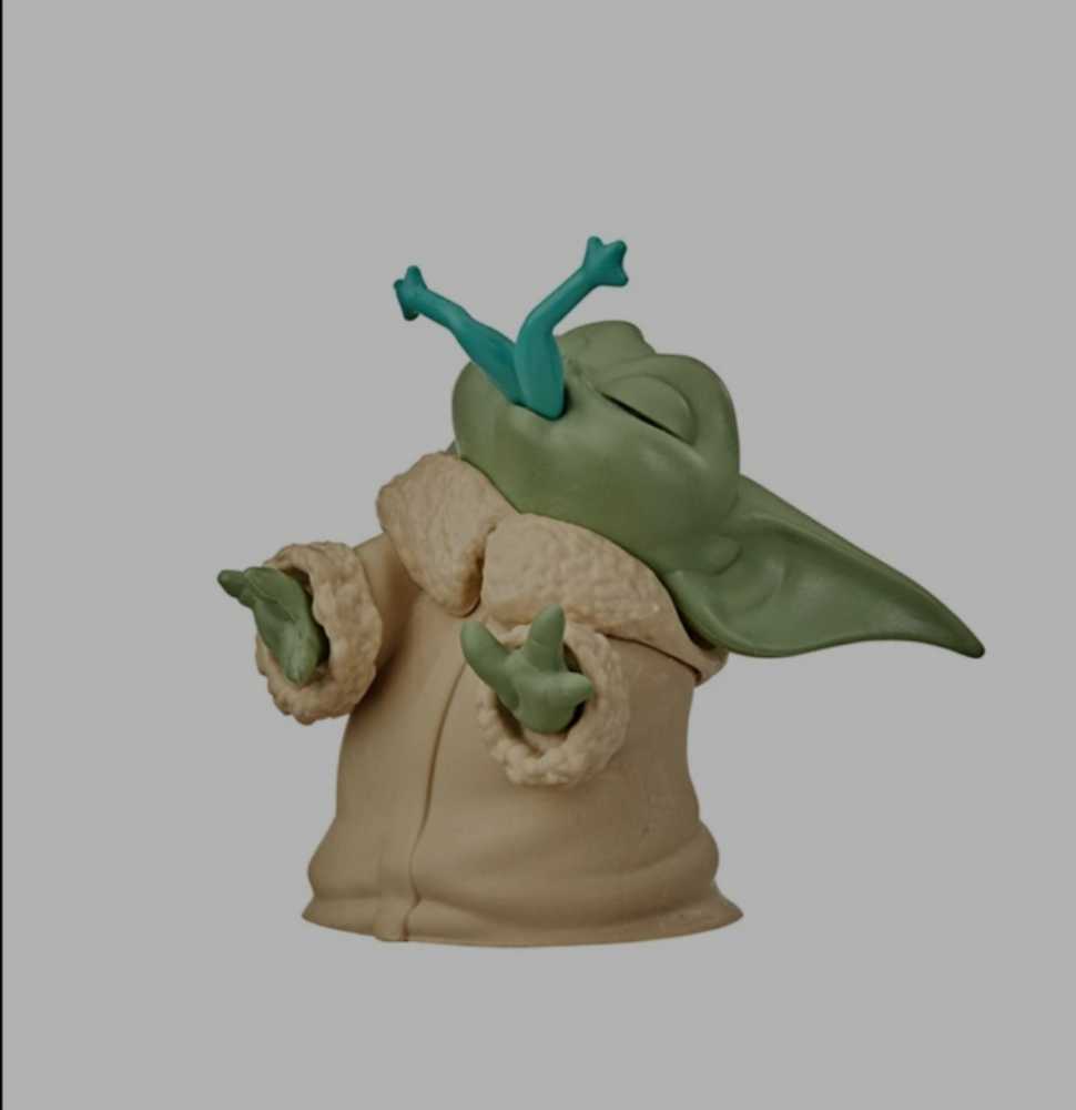 The Child (Eating Frog) - Disney / Hasbro (Bounty Collection 2” 2020- Now: Series 1) action figure collectible [Barcode 5010993761579] - Main Image 3