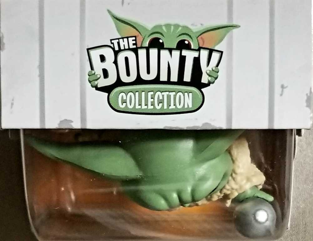 The Child (with Ball) - Disney / Hasbro (Bounty Collection 2” 2020- Now: Series 1) action figure collectible [Barcode 5010993761593] - Main Image 2