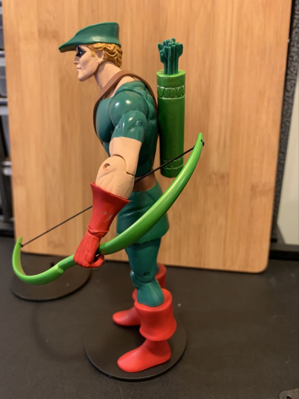Green Arrow  action figure collectible - Main Image 2