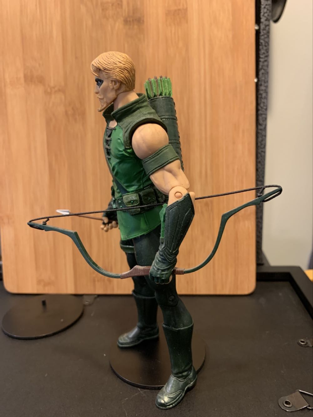 Green Arrow  action figure collectible - Main Image 2