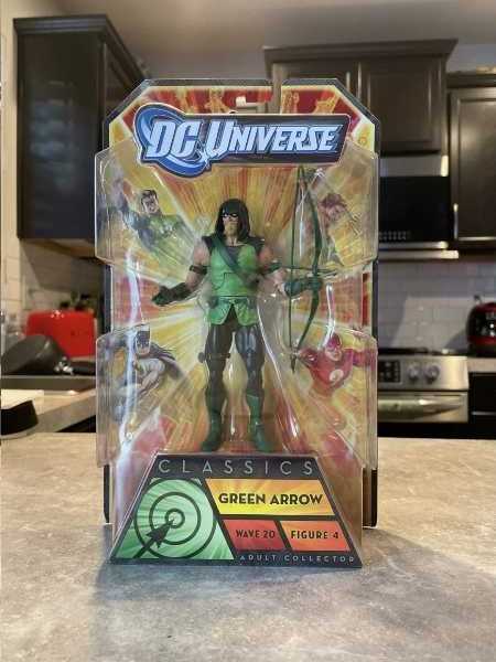 DC Universe Green Arrow Classics - Mattel DC (DC Multiverse) action figure collectible - Main Image 3