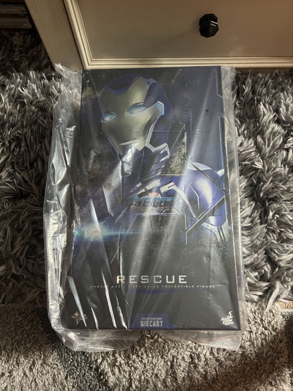 Rescue  - Hot Toys (Avengers Endgame) action figure collectible - Main Image 2