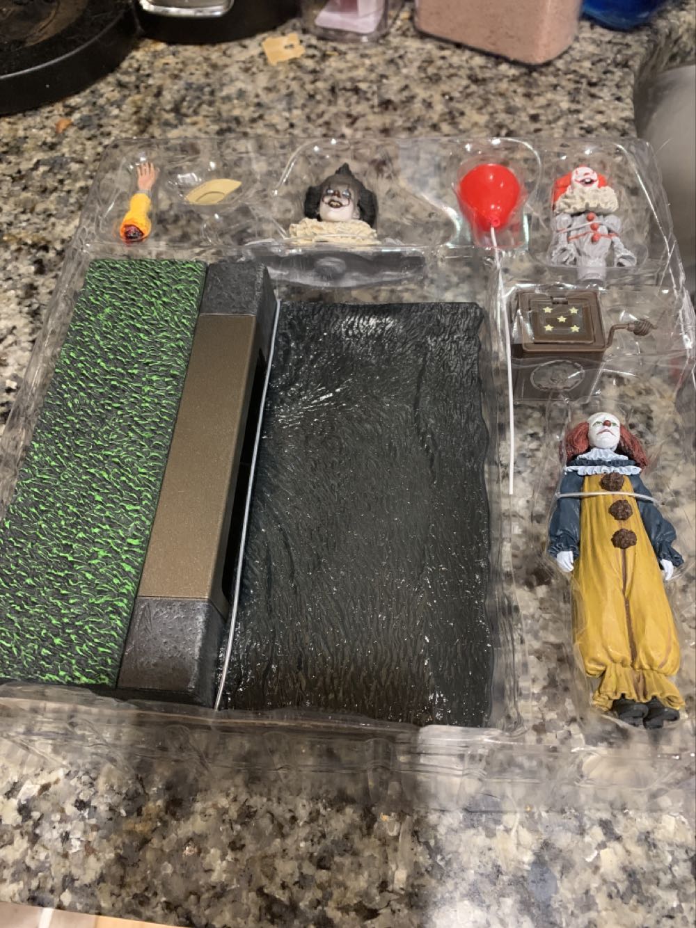 Pennywise Accessory Pack - Neca (IT) action figure collectible [Barcode 634482454589] - Main Image 3