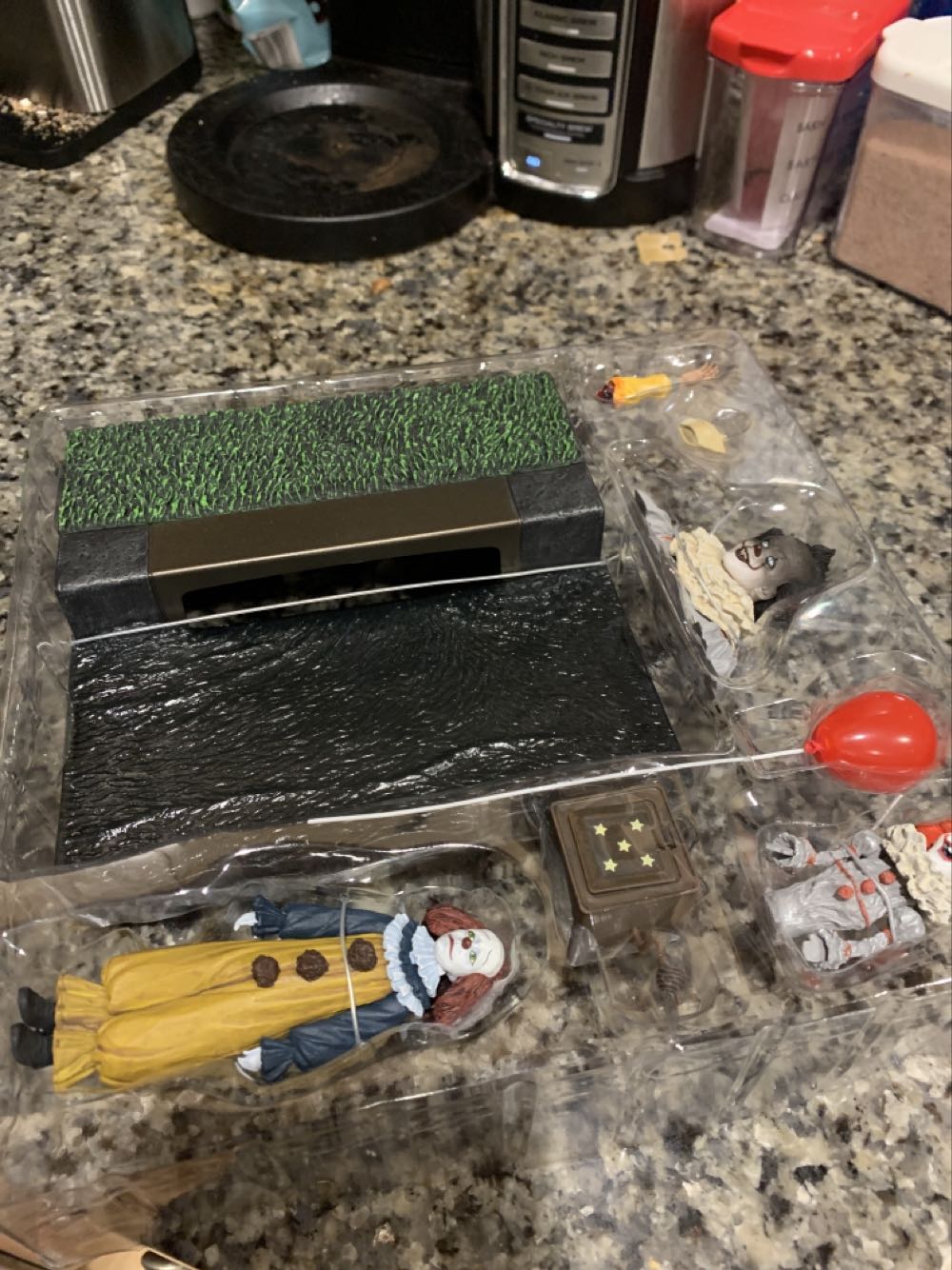 Pennywise Accessory Pack - Neca (IT) action figure collectible [Barcode 634482454589] - Main Image 4