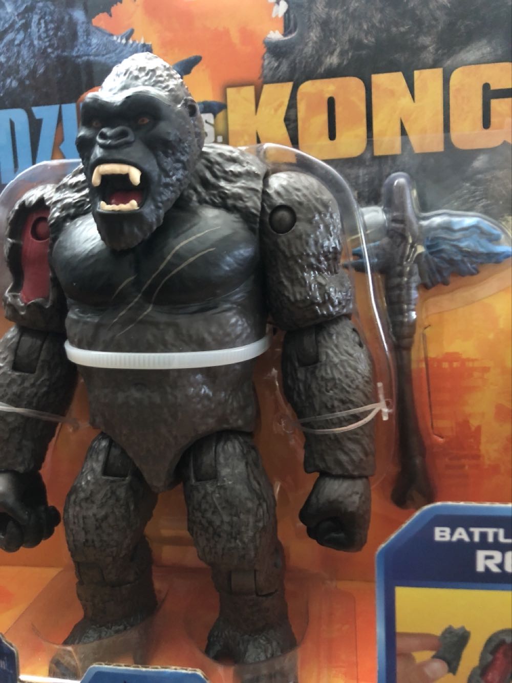 Kong with Battle-Axe - Playmates Toys (Godzilla Vs Kong) action figure collectible [Barcode 043377353515] - Main Image 2