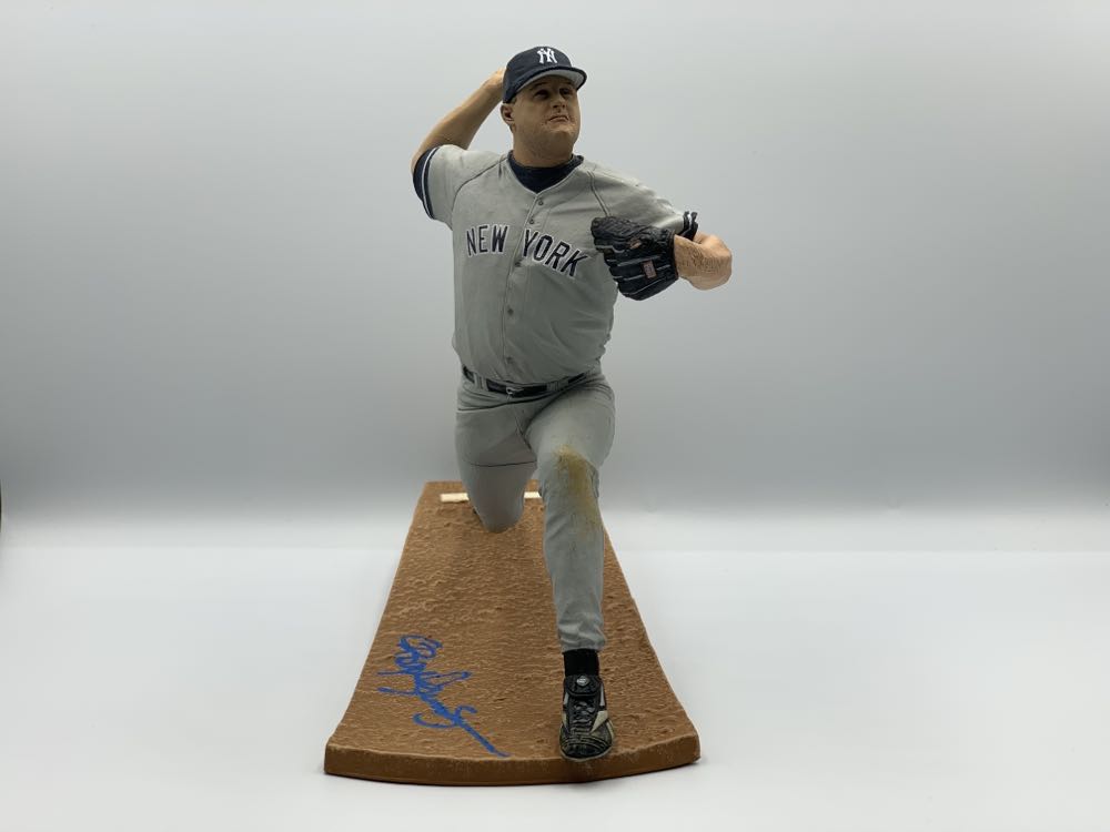 Toybiz Marvel Legends Giant-Man BAF Captain Britain 