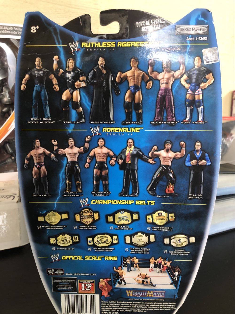 Triple h - Jakks Pacific WWE (WWE) action figure collectible [Barcode 039897934815] - Main Image 2