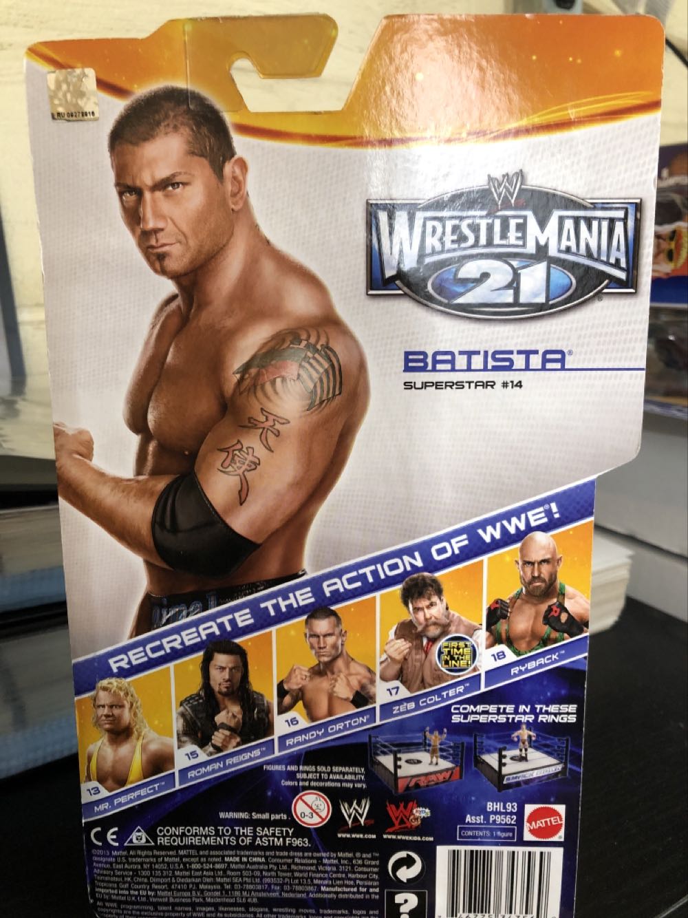 Batista - Mattel (WWE Wrestlemania Heritage Series) action figure collectible [Barcode 746775343569] - Main Image 2