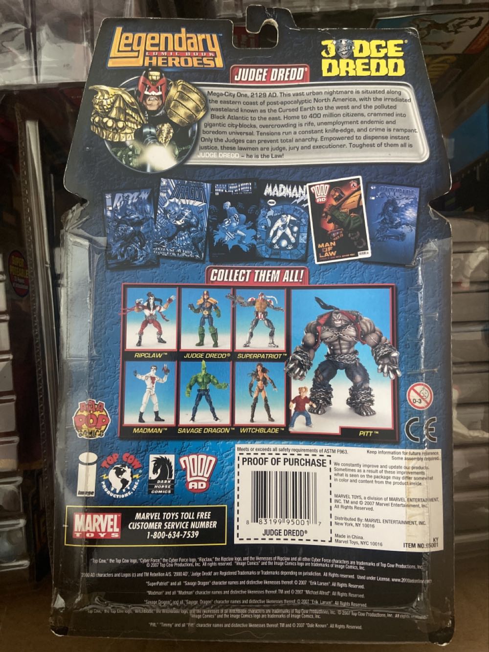 Judge Dredd - Toy Biz (Legenday Heros) action figure collectible [Barcode 883199950017] - Main Image 2