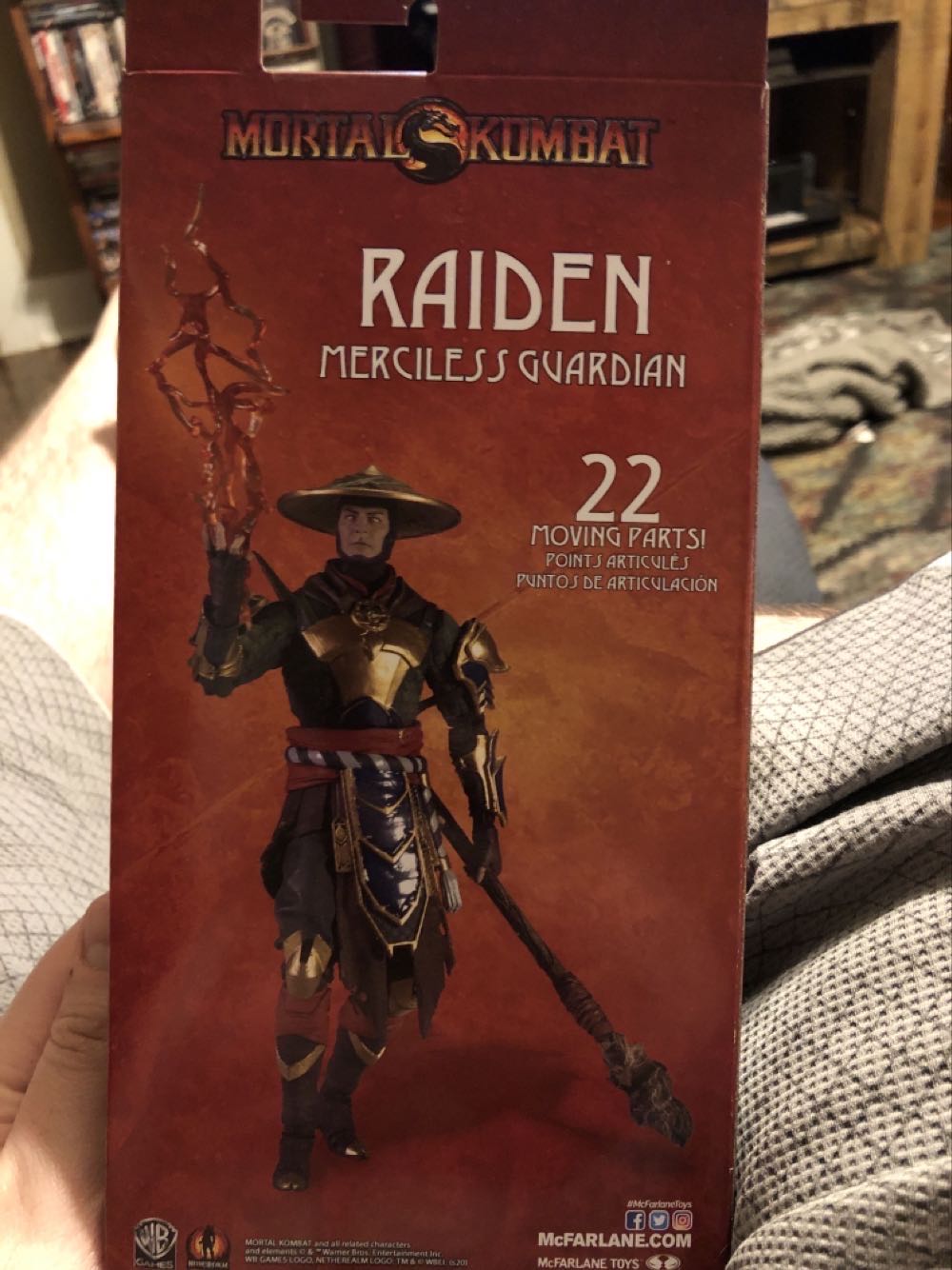 Candice Michelle [Robe] - Jakks Pacific (WWE Ruthless Aggression) action figure collectible [Barcode 039897922041] - Main Image 4