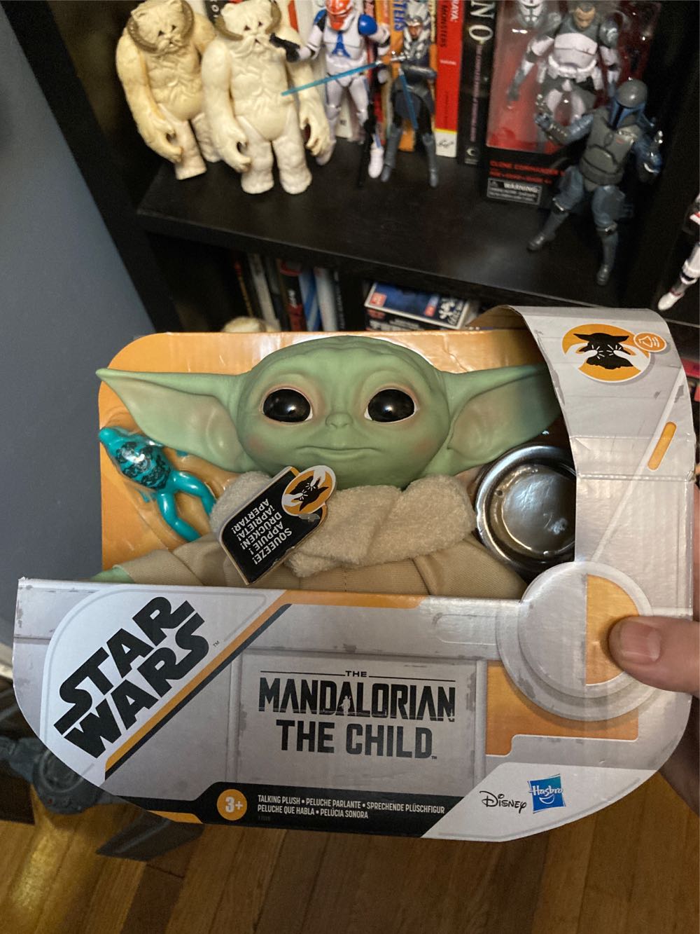 The Child (Talking Plush) - Disney / Hasbro (Mandalorian 2020- Now: Miscellaneous) action figure collectible [Barcode 5010993761500] - Main Image 4
