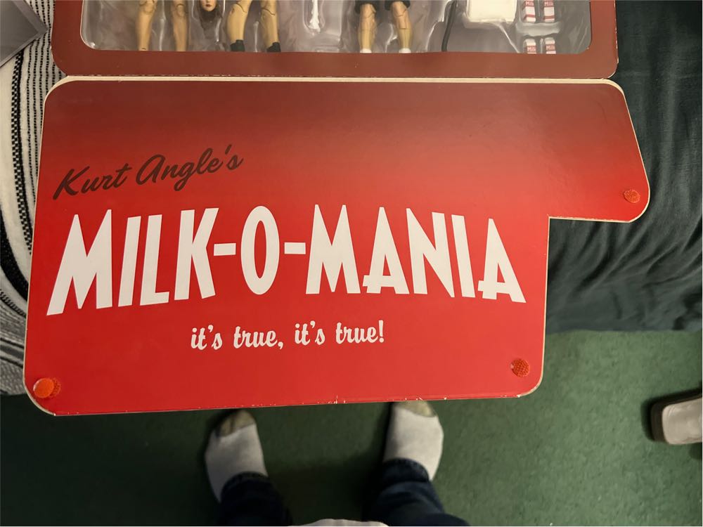 WWE Milk-O-Mania - Mattel (WWE Milk-O-Mania) action figure collectible [Barcode 887961637328] - Main Image 3
