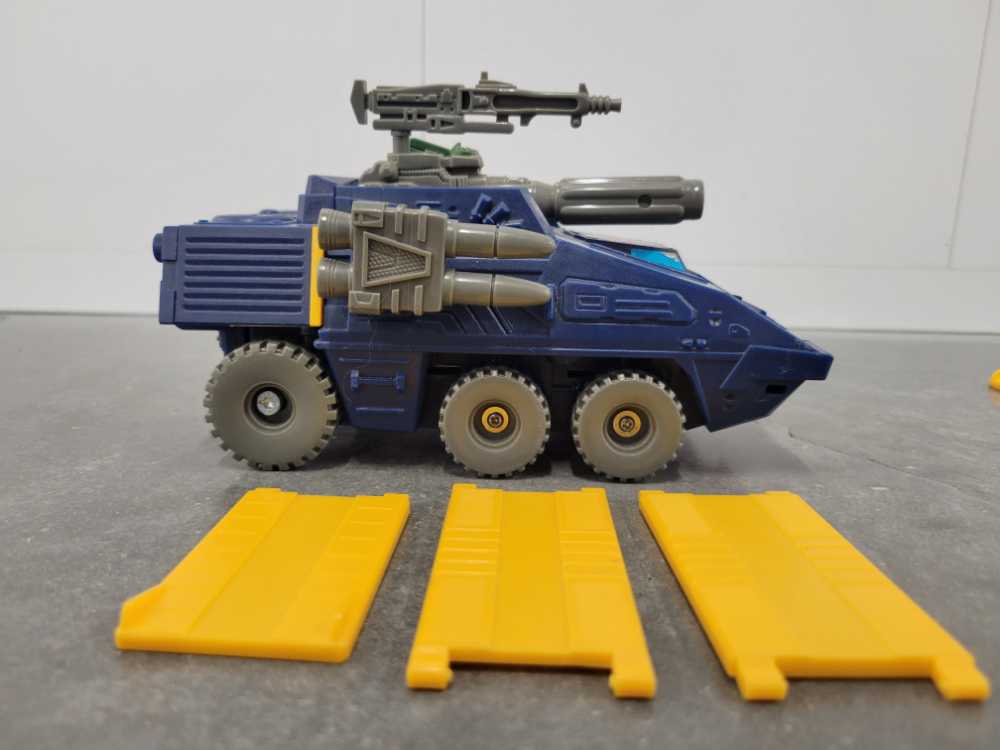 Groundshaker Micromaster Base - Hasbro (1989) action figure collectible - Main Image 3