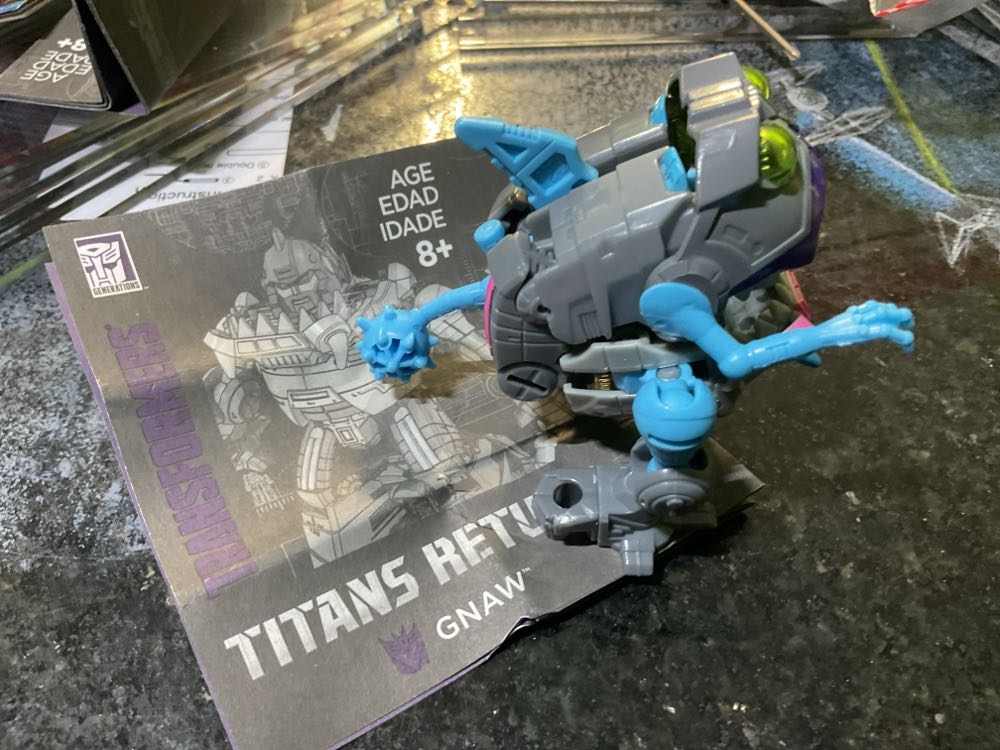 Transformers Titans Retun Gnaw - Hasbro/Takara (Transformers Titans Return) action figure collectible - Main Image 3