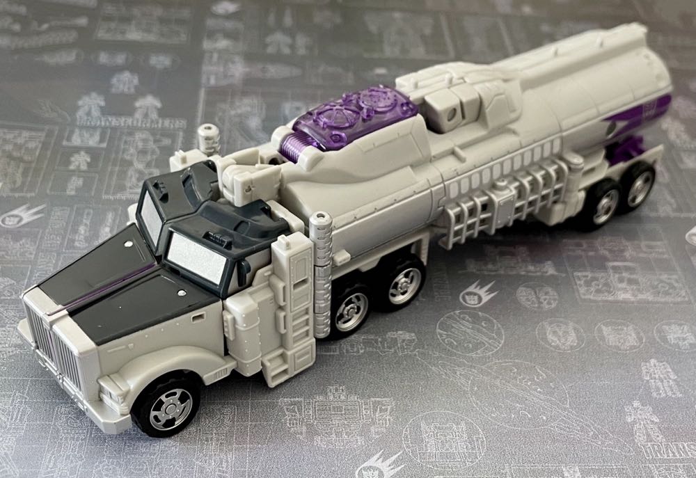 Octone - Hasbro/Takara (Transformers Titans Return) action figure collectible - Main Image 4