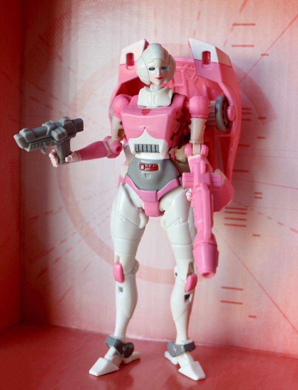 Arcee - Takara (Transformers Combiner Wars) action figure collectible [Barcode 4904810107989] - Main Image 3