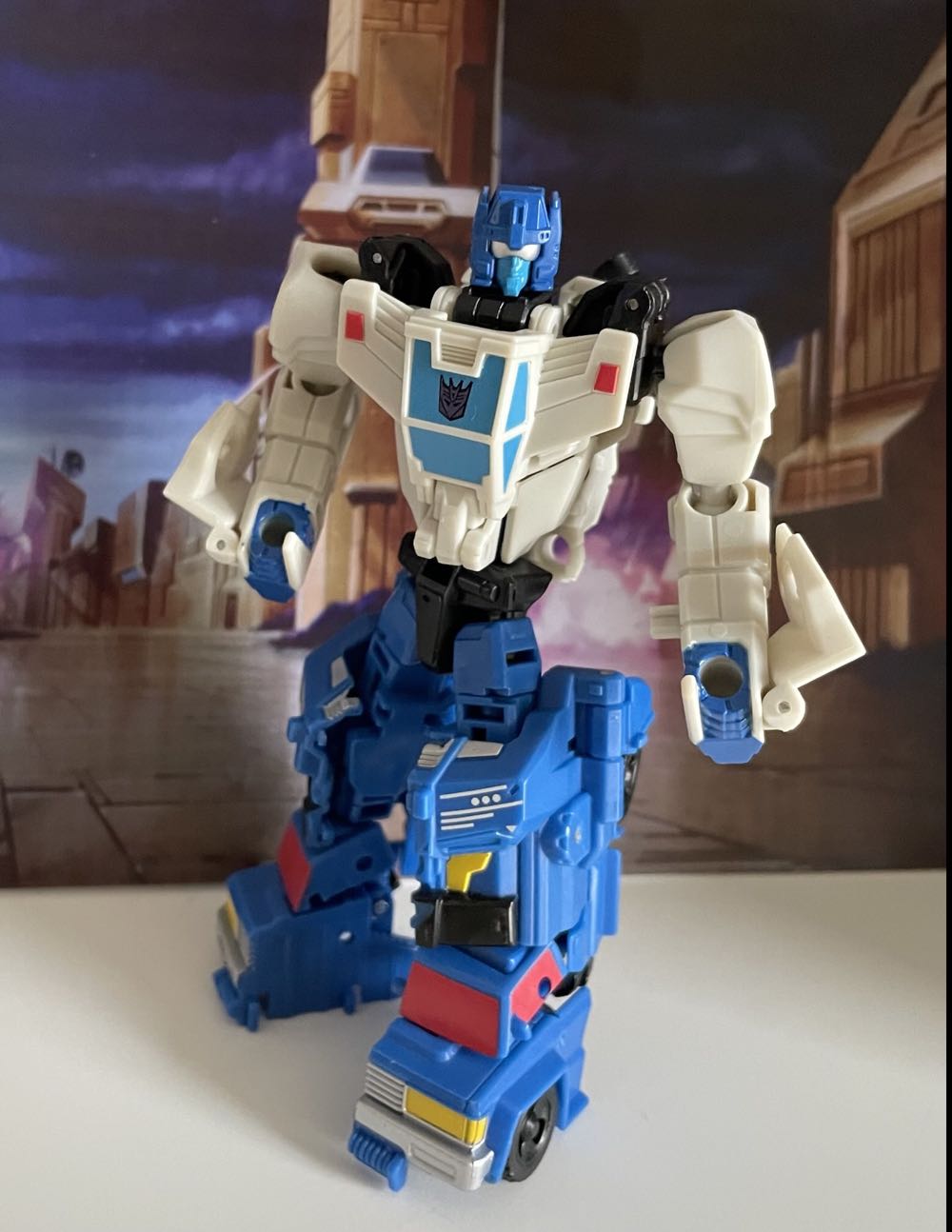 Roadtrap - Hasbro/Takara (Transformers Power Of The Primes) action figure collectible - Main Image 3