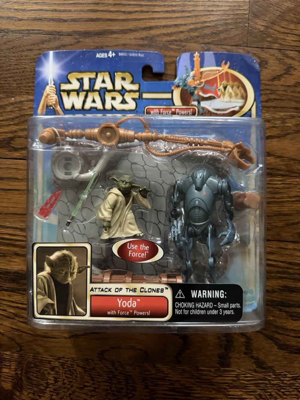 Yoda w/ Force Force Powers! - Hasbro ( SWS ) (Star Wars - Saga) action figure collectible [Barcode 076930849002] - Main Image 3