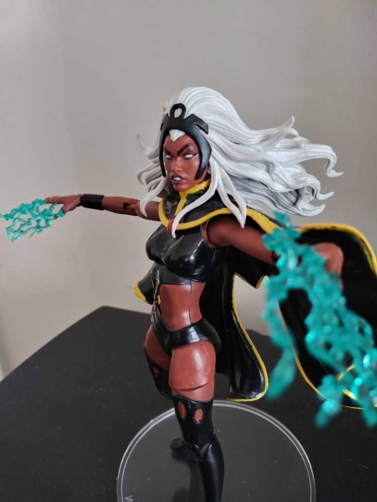 Storm - Hasbro (Marvel: Legends: 6”) action figure collectible [Barcode 086892711293] - Main Image 3
