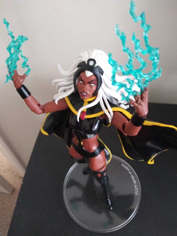 Storm - Hasbro (Marvel: Legends: 6”) action figure collectible [Barcode 086892711293] - Main Image 4