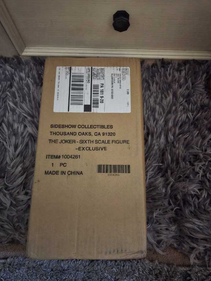 Sideshow DC Joker   action figure collectible [Barcode 747720237001] - Main Image 4