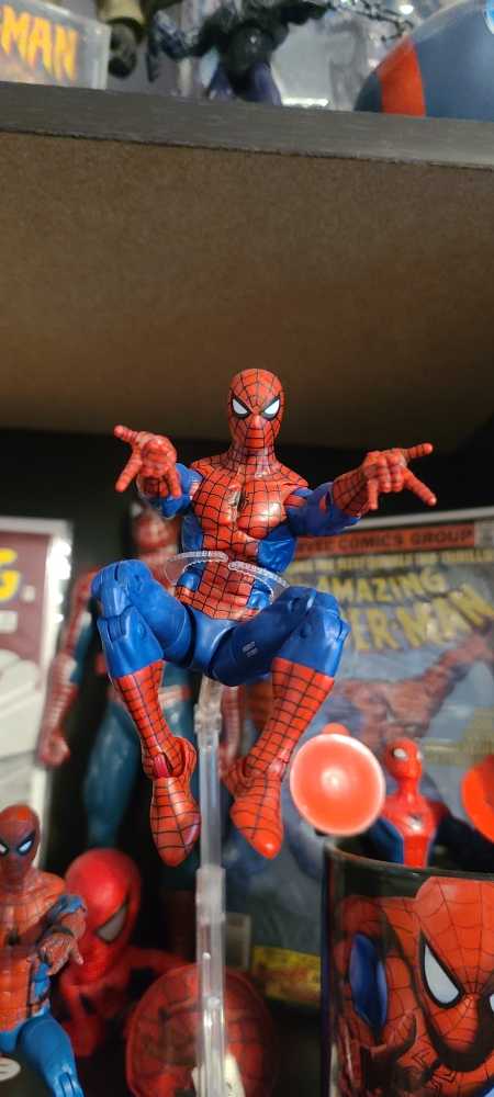 Spider-Man  - Hasbro (Marvel Legends Spider-Man Retro Series) action figure collectible [Barcode 5010993715527] - Main Image 3