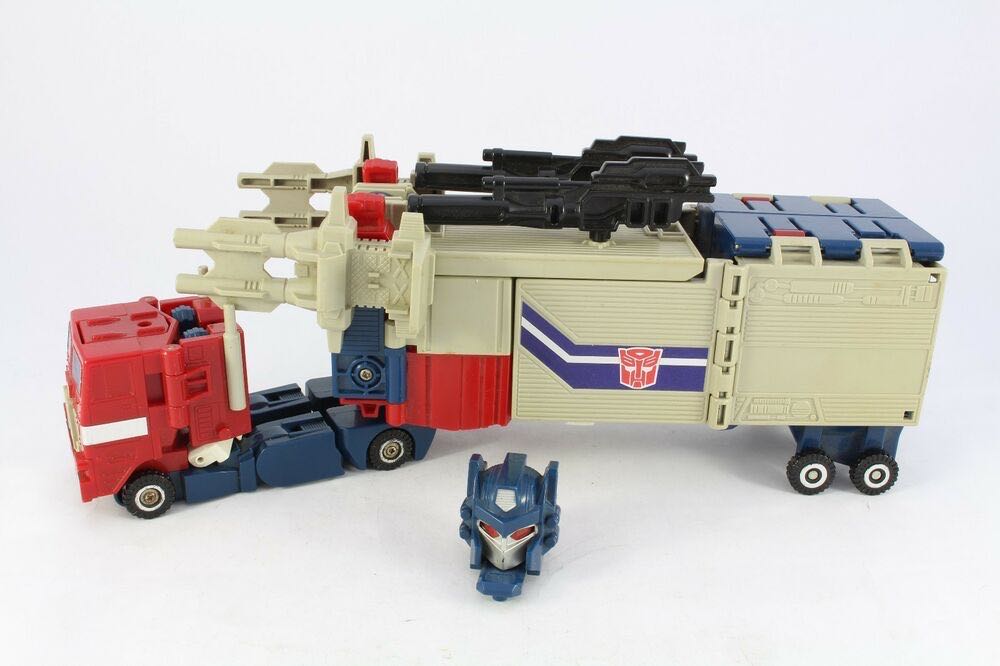 Optimus Prime Powermaster 1st With Hi-Q Hi Q Boxed - Hasbro (1988) action figure collectible [Barcode 038976058046] - Main Image 3