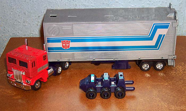 Optimus Prime Leader 10th Bad Box - Hasbro (1984) action figure collectible [Barcode 038976057964] - Main Image 3