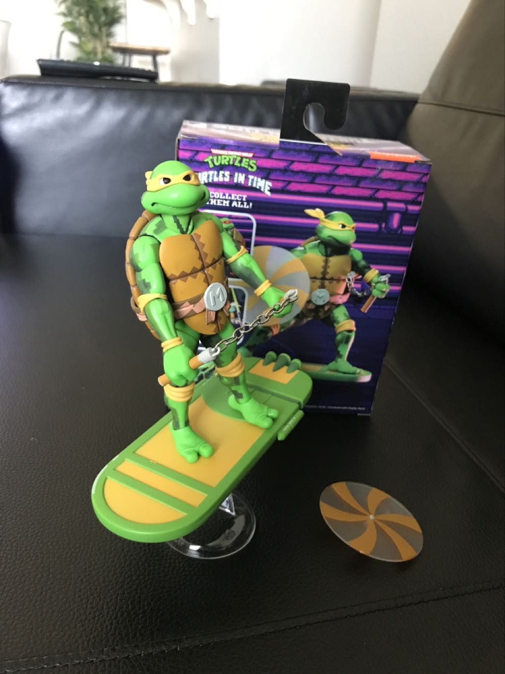 TMNT - Michelangelo - Neca/Reel Toys (Teenage Mutant Ninja Turtles) action figure collectible [Barcode 634482541173] - Main Image 3