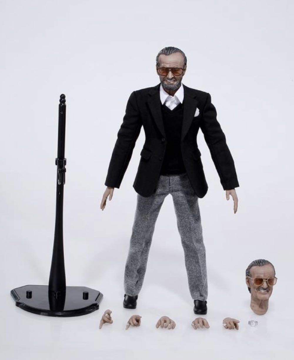 Executive Replicas Stan Lee 1/6th Scale Limited Edition Figure Signed Doll - Das Toyz (EXECUTIVE REPLICAS) action figure collectible [Barcode 711978601280] - Main Image 2