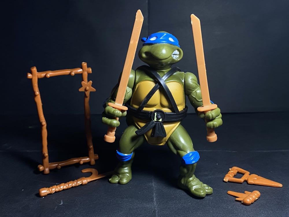 *Leonardo - Playmates Toys (Teenage Mutant Ninja Turtles) action figure collectible - Main Image 4